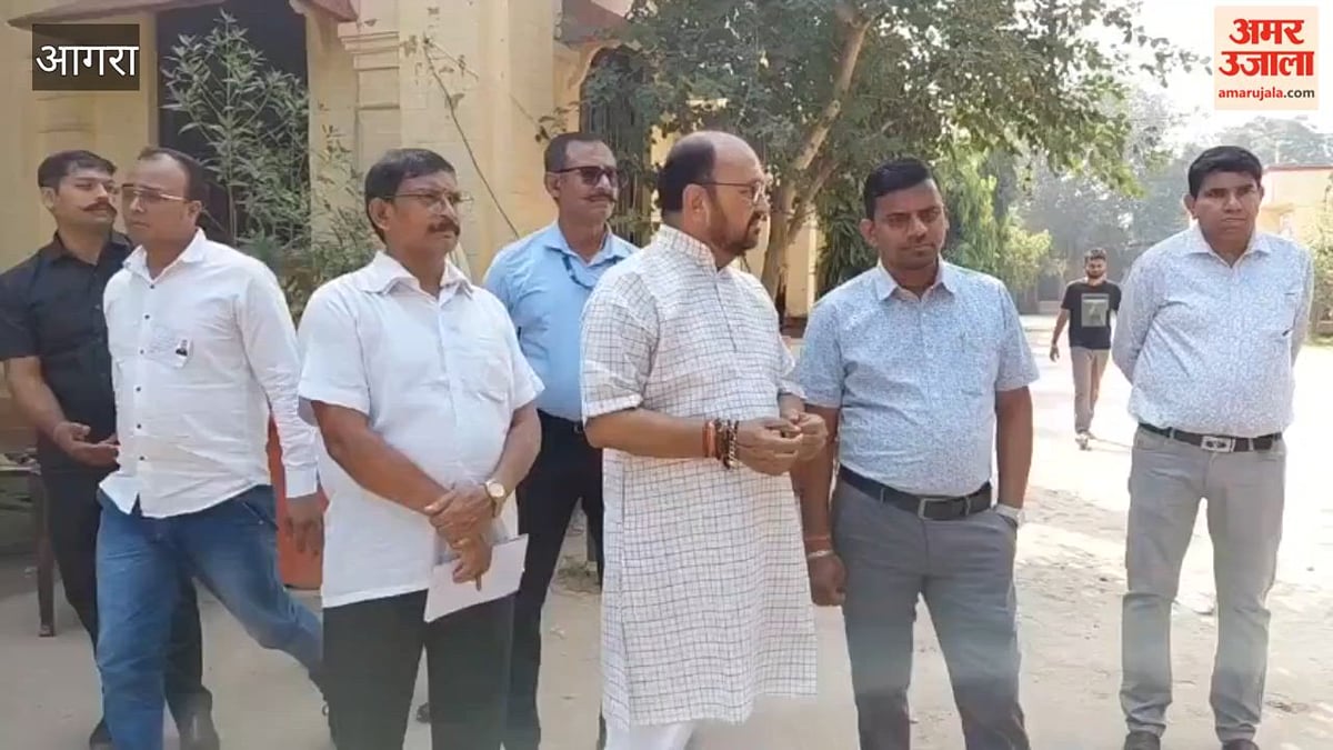 VIDEO: उच्च शिक्षा मंत्री योगेंद्र उपाध्याय ने बेटे संग किया मतदान, भाजपा प्रत्याशियों की जीत का दावा