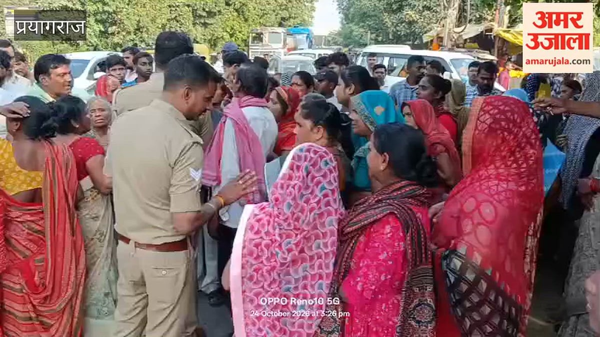 झूंसी में छात्र की मौत के मामले में फूटा गुस्सा, आरोपियों का घर बुलडोजर से गिरानेन की मांग को लेकर प्रदर्शन