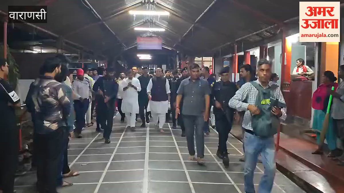 काशी पहुंचे रक्षा मंत्री राजनाथ सिंह, संकट मोचन मंदिर में किया पूजन; VIDEO