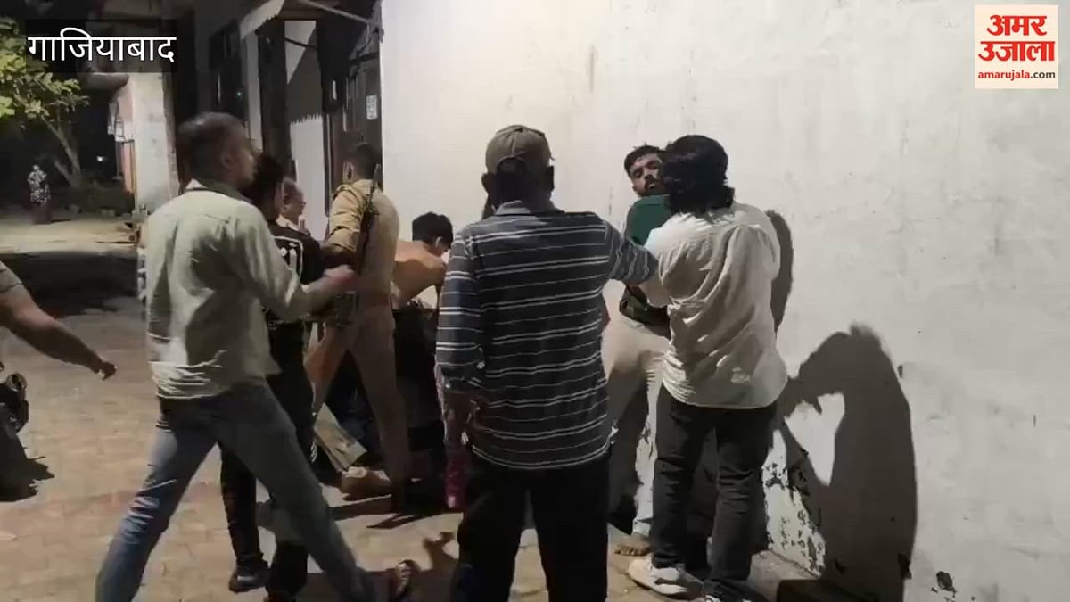 गाजियाबाद में  पांच साल के बच्चे के पटाखे जलाने पर दबंगों ने परिवार पर बोला हमला