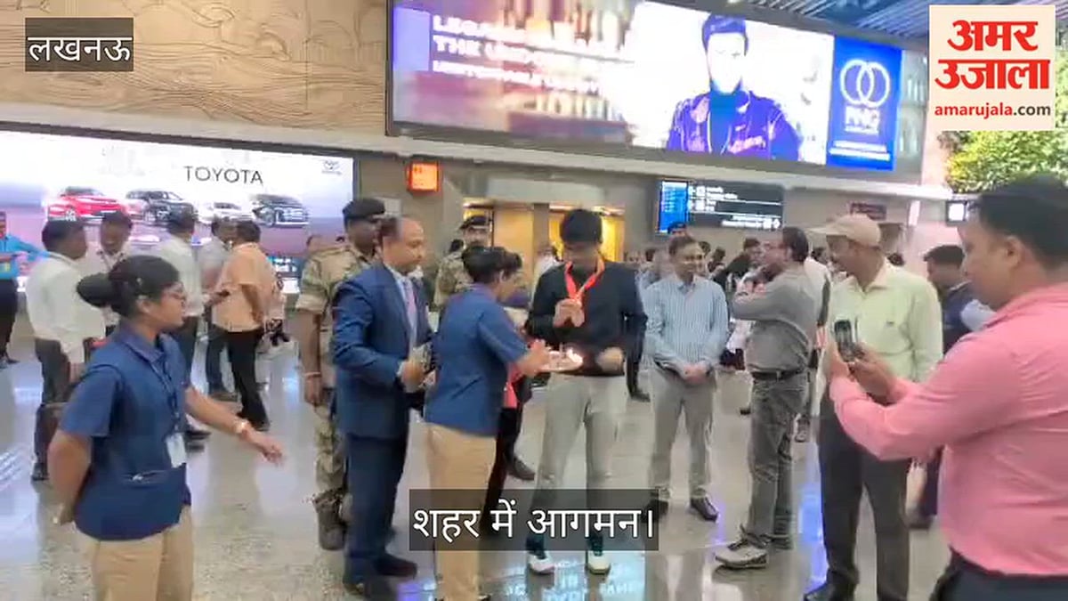 लखनऊ: शहर पहुंचे पैरा गेम्स 2026 के कांस्य पदक विजेता एवं दो बार के पैरालंपिक रजत पदक विजेता  सुहास एल.वाई.