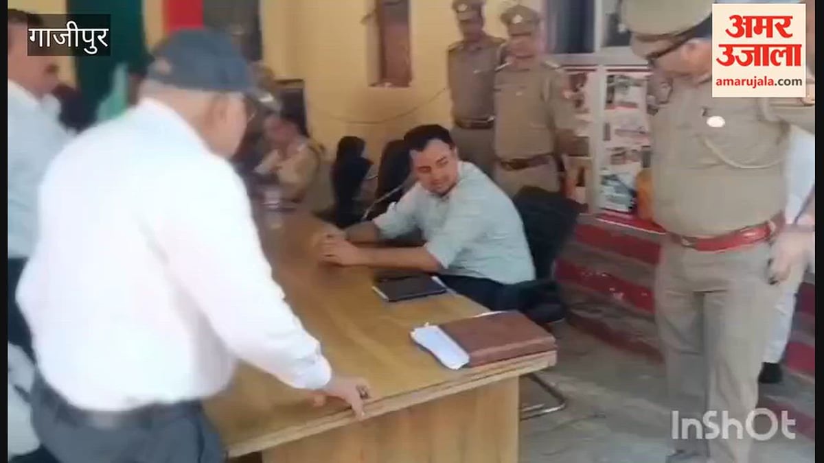 गाजीपुर में डीएम बोले- शिकायतों के निस्तारण में न बरती जाए लापरवाही
