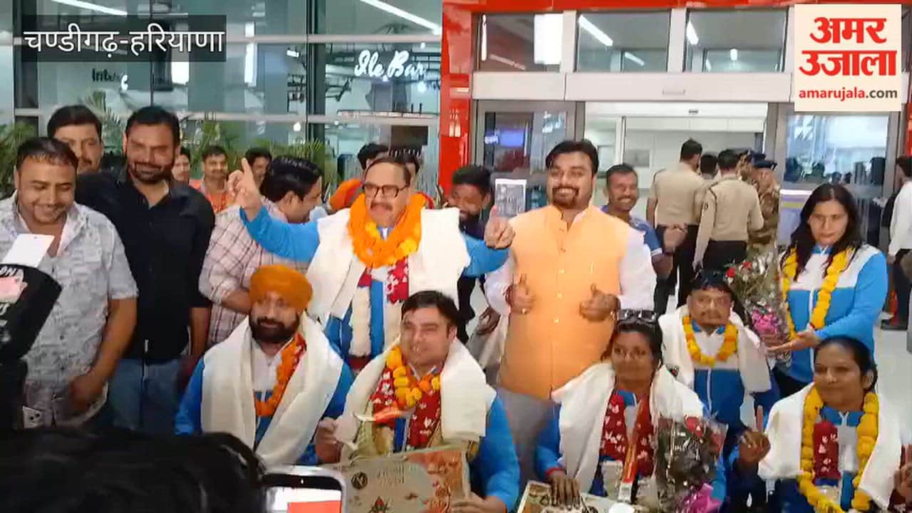 Haryana athletes welcomed at Delhi Airport