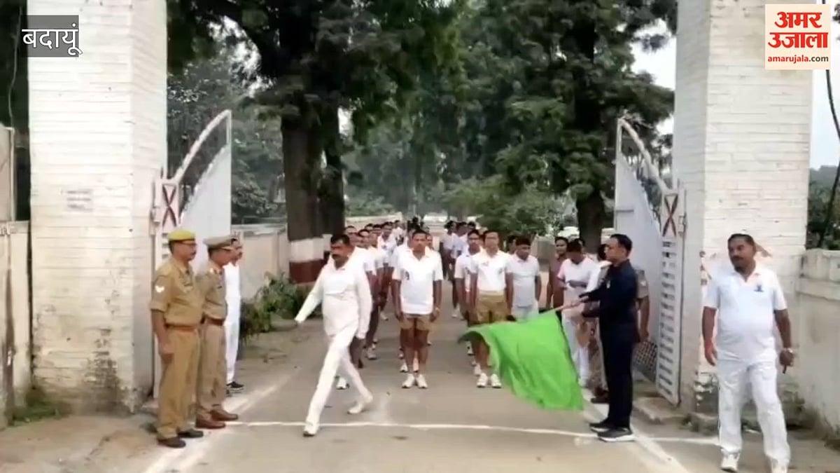 बदायूं: मैराथन में पुलिसकर्मियों ने लगाई दौड़, सीओ सिटी ने दिखाई हरी झंडी; देखें वीडियो
