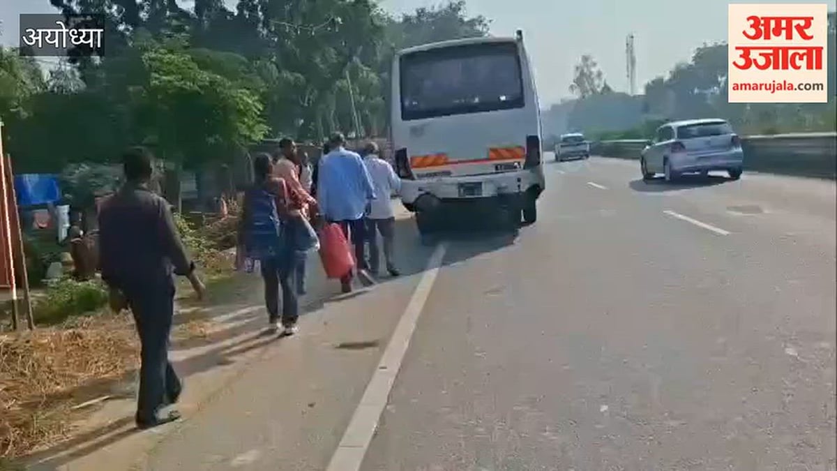 अयोध्या के रुदौली में कार और बस की भिड़ंत, अगला हिस्सा क्षतिग्रस्त