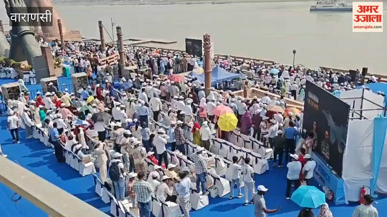 Enthusiasm among Kashi residents to watch the air show; crowds gather at the ghats