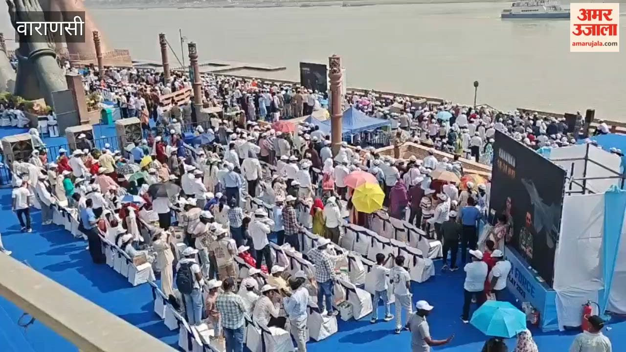 Enthusiasm among Kashi residents to watch the air show; crowds gather at the ghats