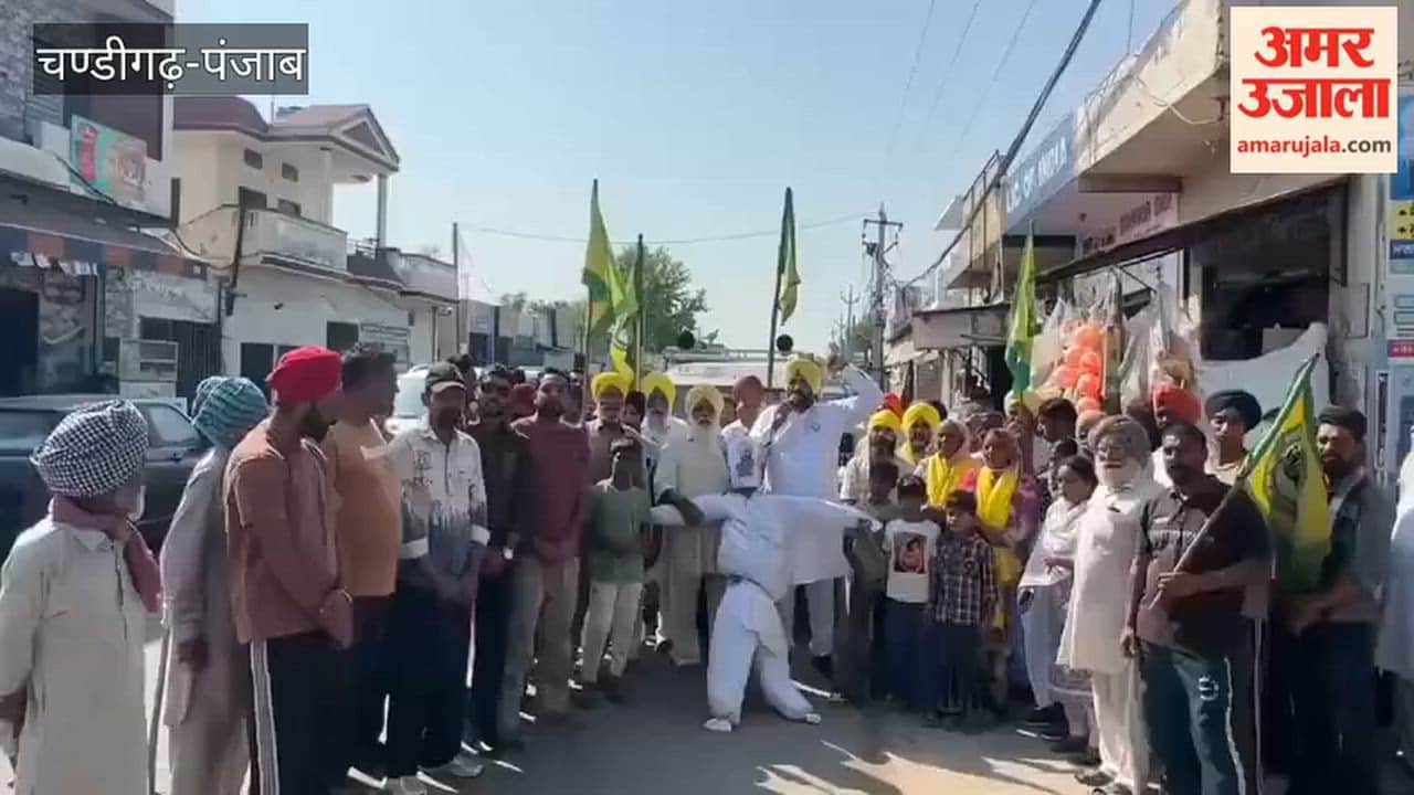 In Moga, BKU Ekta Ugrahan burned an effigy of the Punjab government over the jhota killing case.