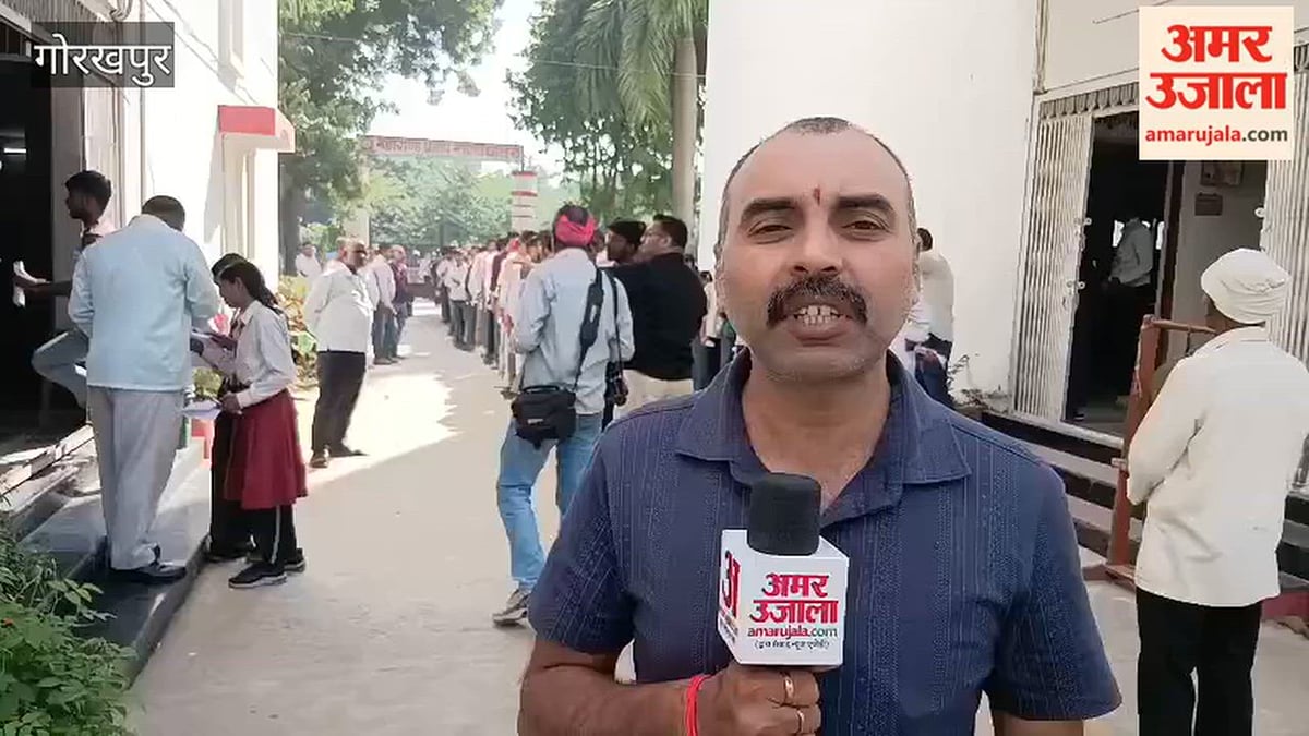 गोरखपुर: अतुल माहेश्वरी छात्रवृत्ति परीक्षा में शामिल होने पहुंचे छात्र-छात्राएं