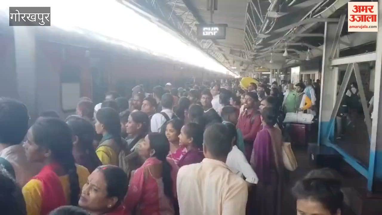 PET Candidates Crowd Many Failed to Find Space in General Coaches of Bagah Express
