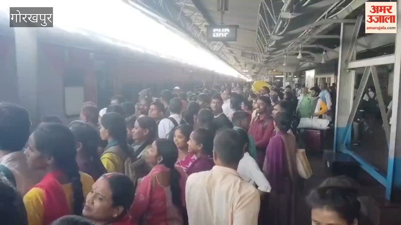 PET Candidates Crowd Many Failed to Find Space in General Coaches of Bagah Express