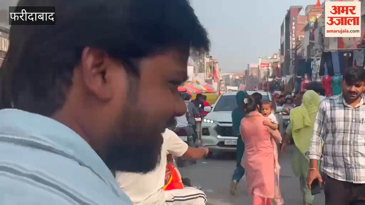Crowd gathered in markets before Karva Chauth in Faridabad