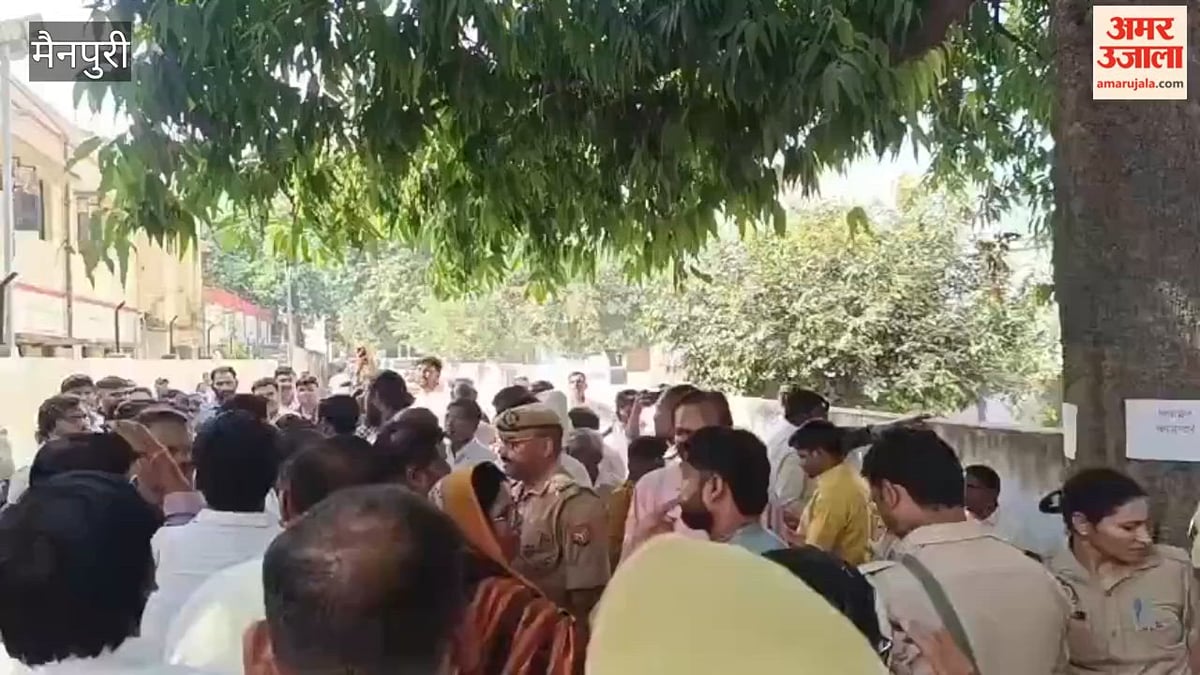 एमएलसी चुनाव: मैनपुरी में फर्जी वोटिंग की सूचना पर पहुंचे सपा के पूर्व विधायक, मतदान केंद्र पर पुलिस से नोकझोंक