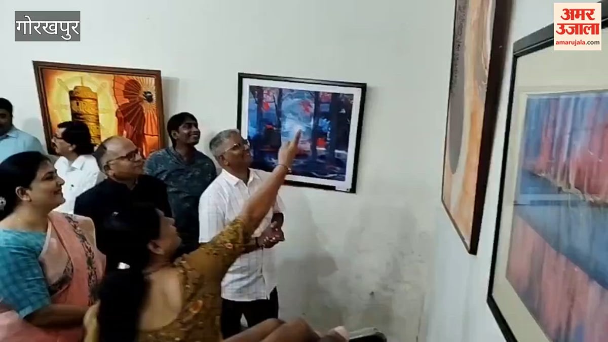 गोरखपुर विश्वविद्यालय में कला आचार्य प्रदर्शनी 2026 का अवलोकन