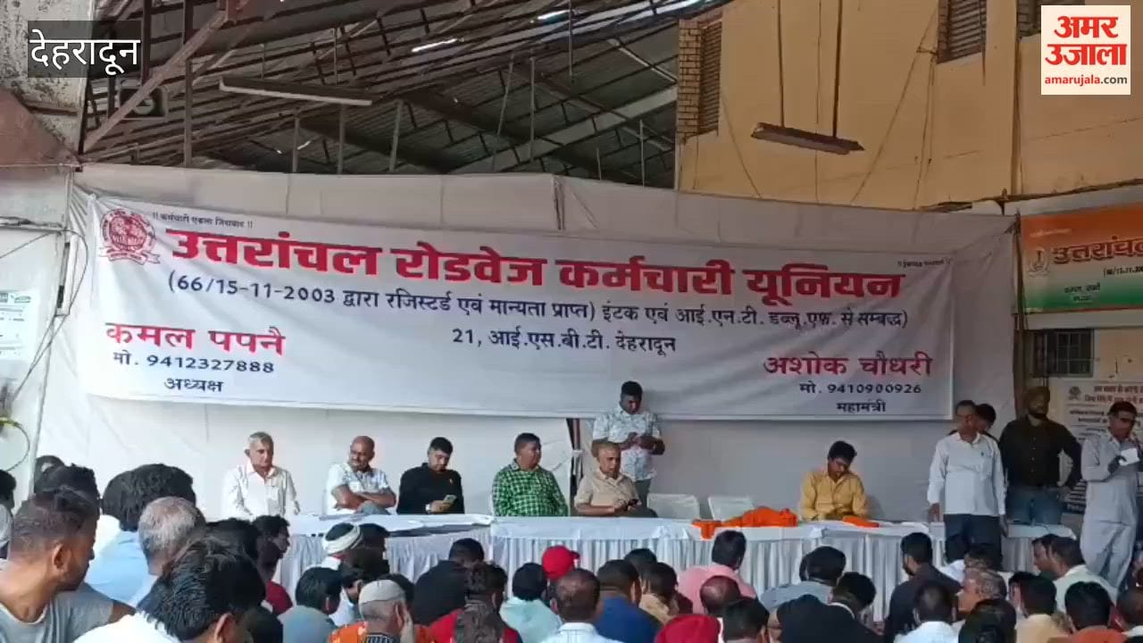 Dehradun:Members of the Roadways Employees' Union sitting on a protest at the ISBT complex in support of their demands