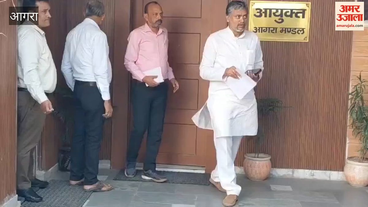 VIDEO: आगरा में फूट-फूट कर रोए सपा प्रत्याशी आकाश अग्रवाल, बोले- लखनऊ जाकर कर लूंगा इस्लाम कबूल