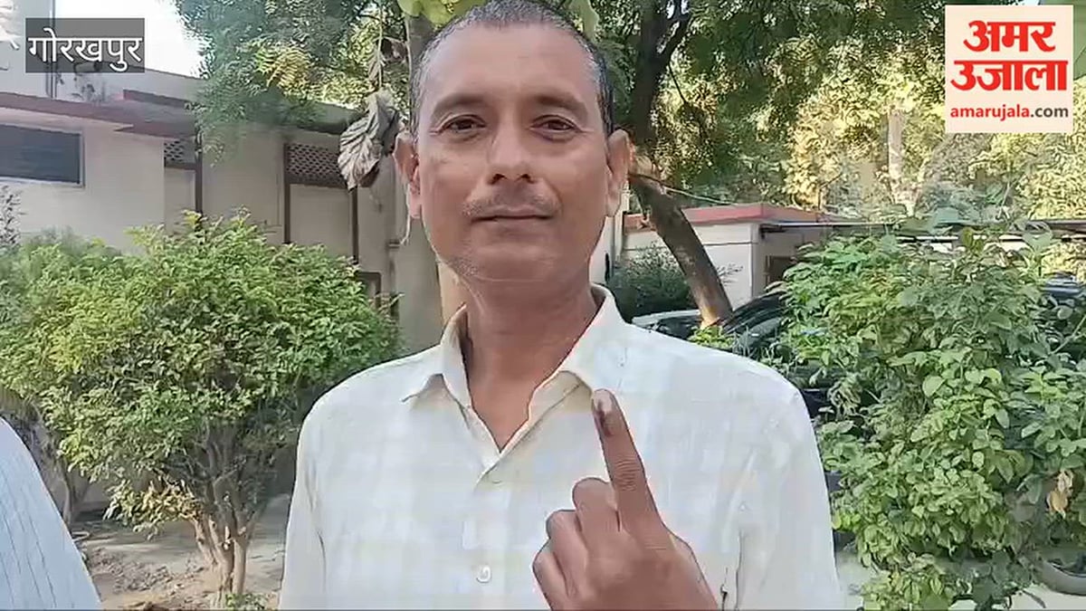 गोला ब्लॉक सभागार में शिक्षक एमएलसी चुनाव के लिए मतदान, पुरानी पेंशन समेत कई मुद्दे रहे अहम
