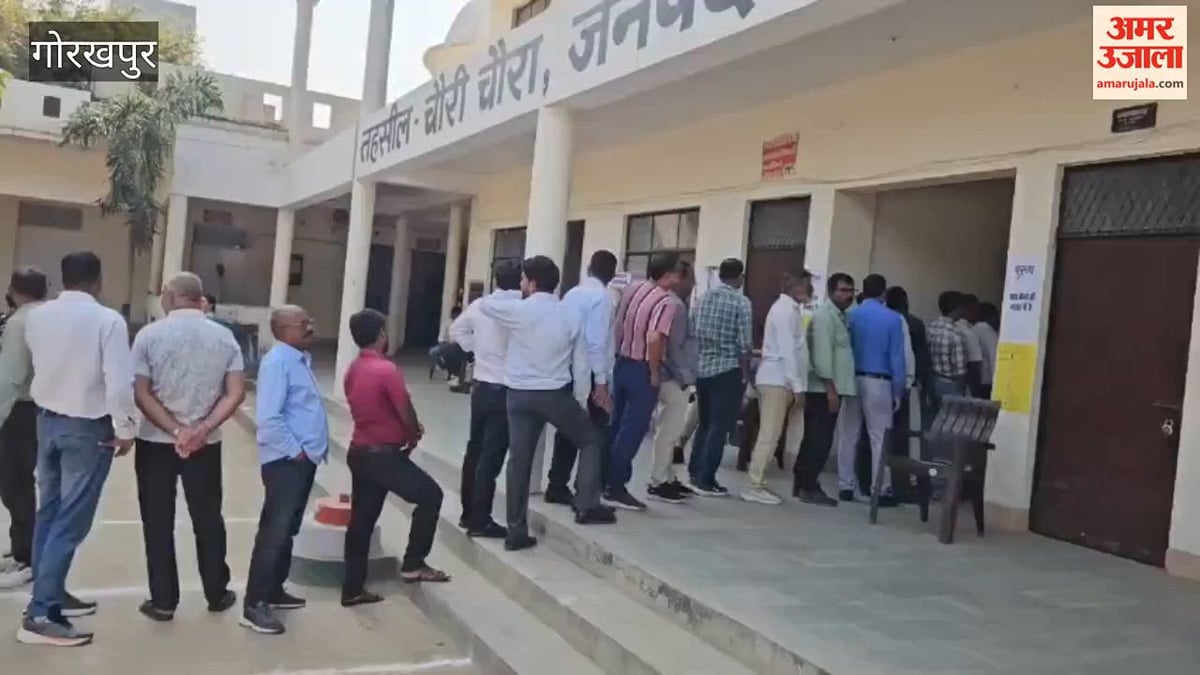 गोरखपुर: चौरी चौरा में शांतिपूर्ण ढंग से शिक्षक एमएलसी चुनाव का मतदान जारी
