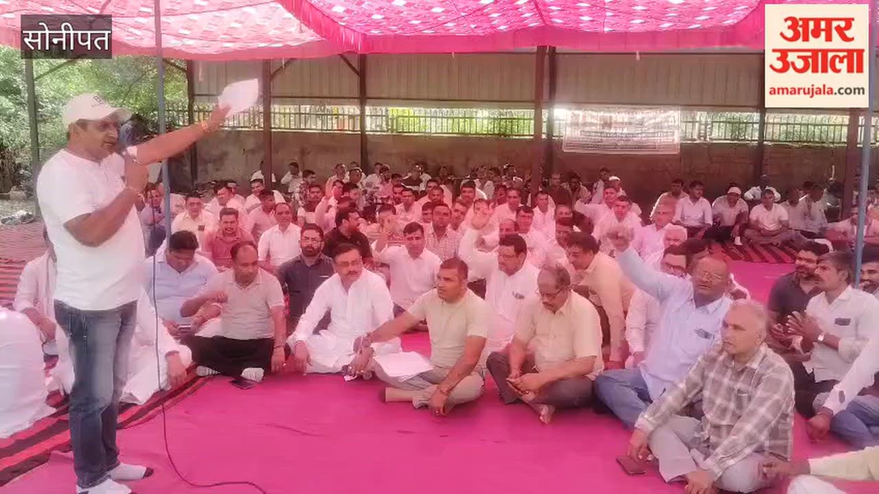 Electricity employees remained on strike for the second consecutive day in protest against privatization; water supply has been affected.