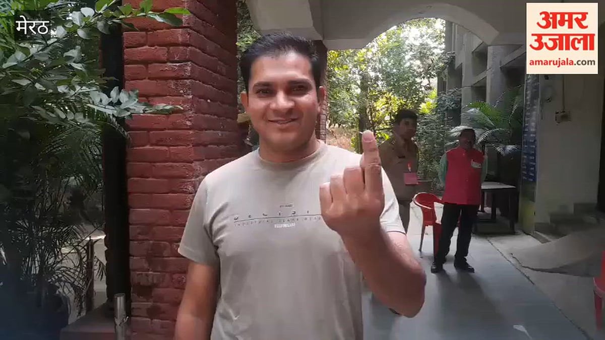 मेरठ: शहीद मंगल पांडे महिला महाविद्यालय में किया मतदान