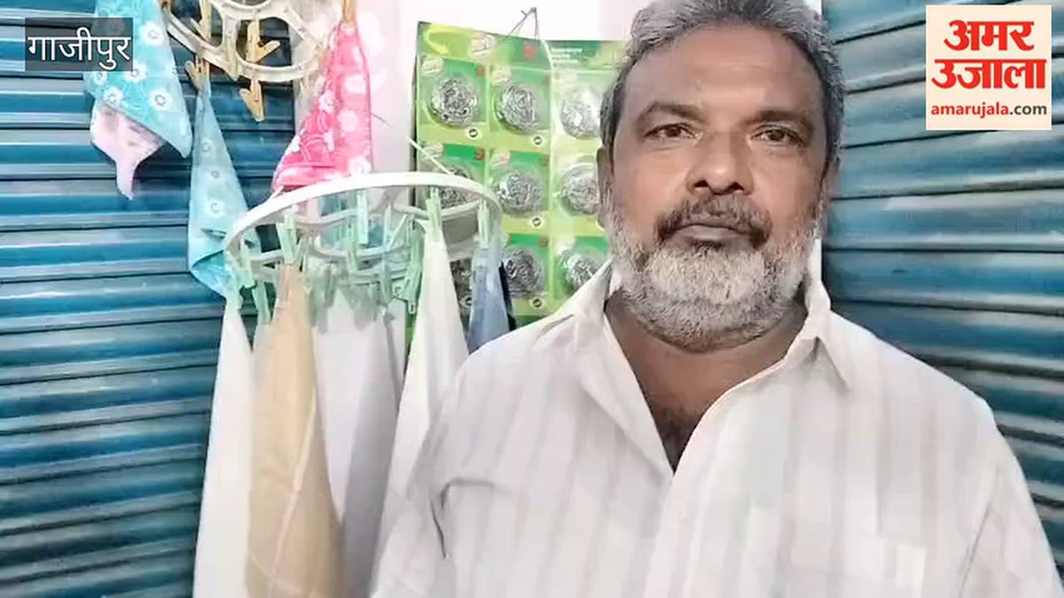 शटर काटकर चोरों ने उड़ाया लाखों का मोबाइल, VIDEO