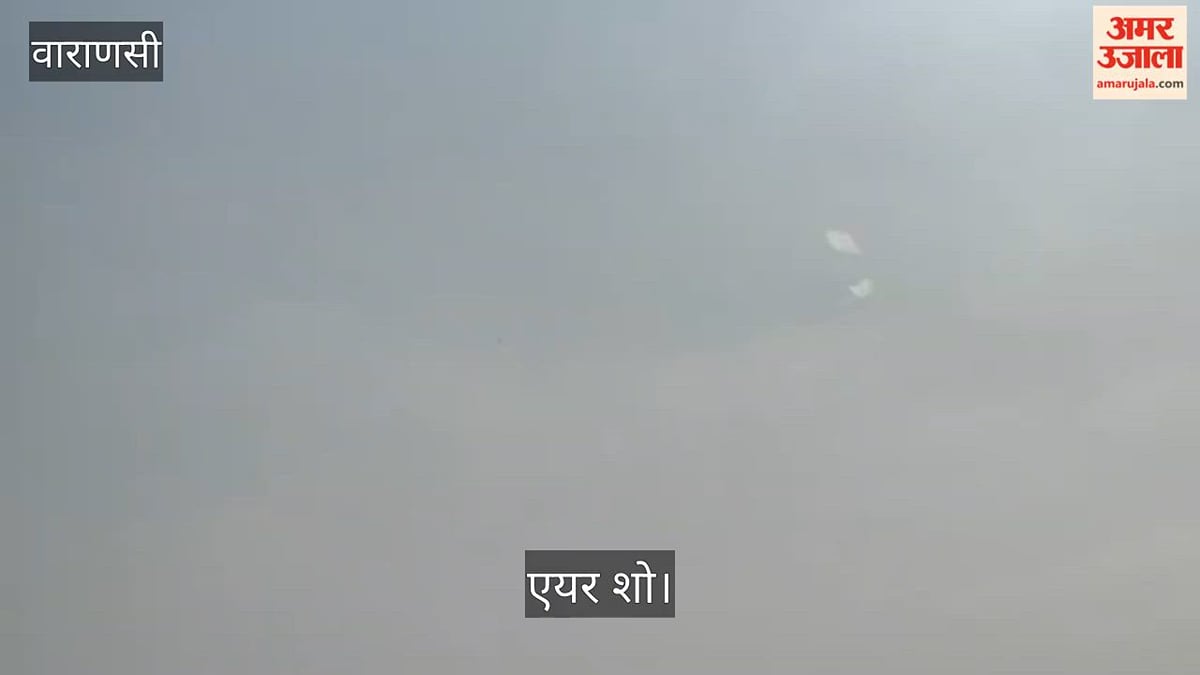 एयर शो में विमानों की गर्जना और आसमानी करतबों ने लोगों का खींचा ध्यान