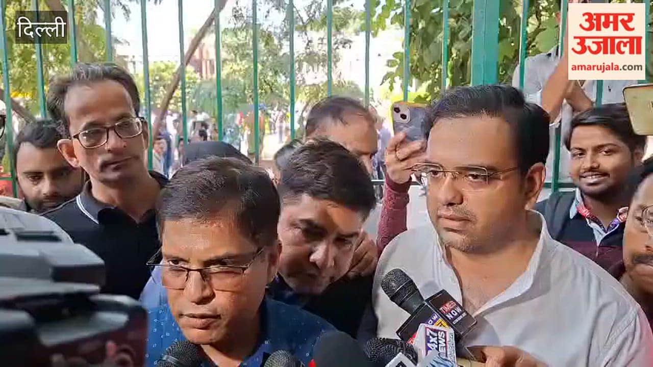 Jamia Registrar Professor Mohammad Mahtab Alam Rizvi met with the students