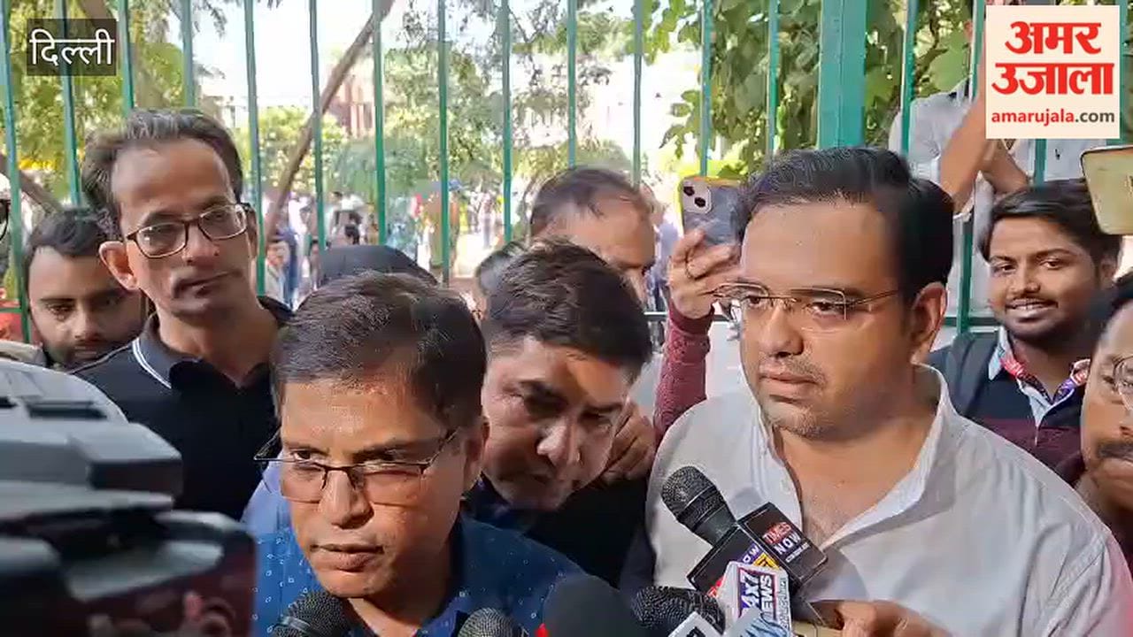 Jamia Registrar Professor Mohammad Mahtab Alam Rizvi met with the students