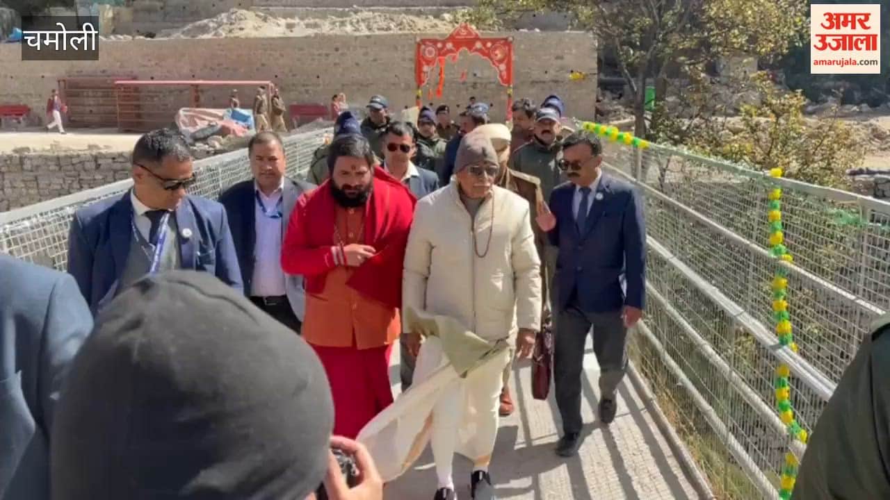 Governor Dr. Dhal Singh Bisen offered prayers at Badrinath Dham