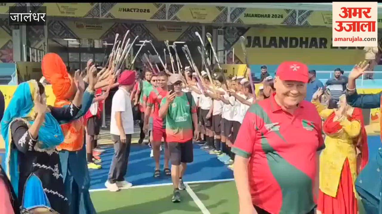 Bangladeshi hockey team receives a spirited welcome in Jalandhar, accompanied by Bhangra.