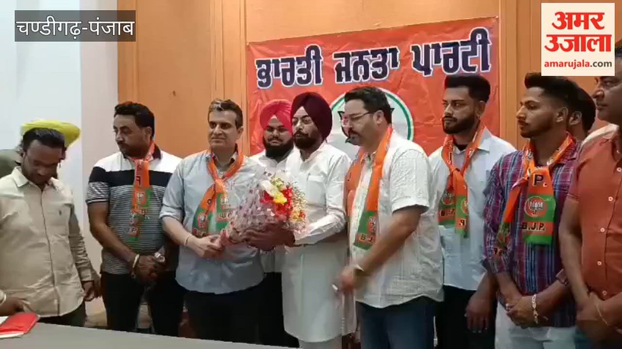 Former Aam Aadmi Party (AAP) assembly candidate Advocate Ramesh Grover joins the BJP.