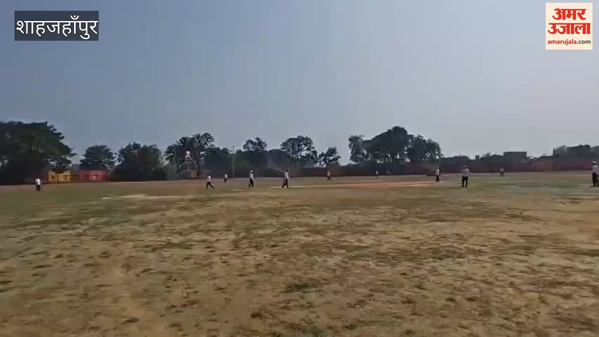 शाहजहांपुर: न्यायिक अधिकारियों ने क्रिकेट में लगाए चौक्के-छक्के, कैरम-शतरंज में भी आजमाए हाथ