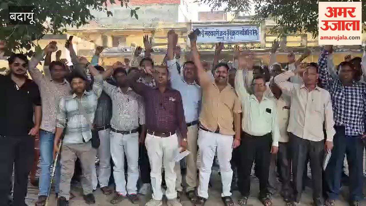 PACS employees staged a protest demanding regular salaries in Shahjahanpur