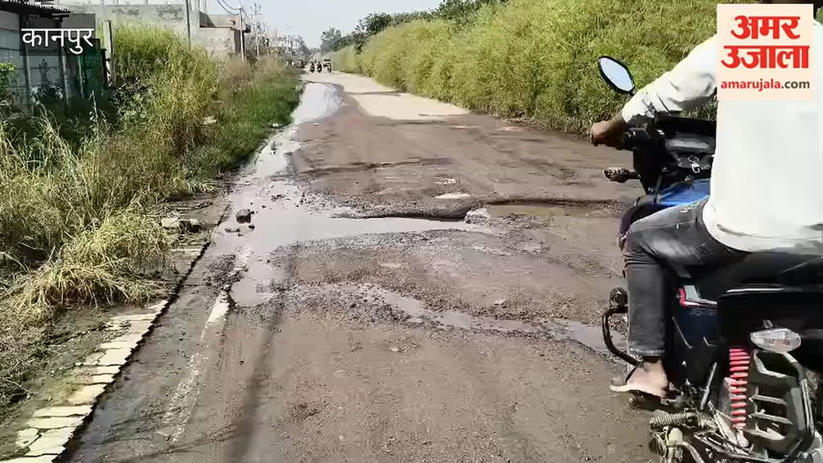 कानपुर: सड़क तक फैला चोर नाले से रिस रहा गंदा पानी