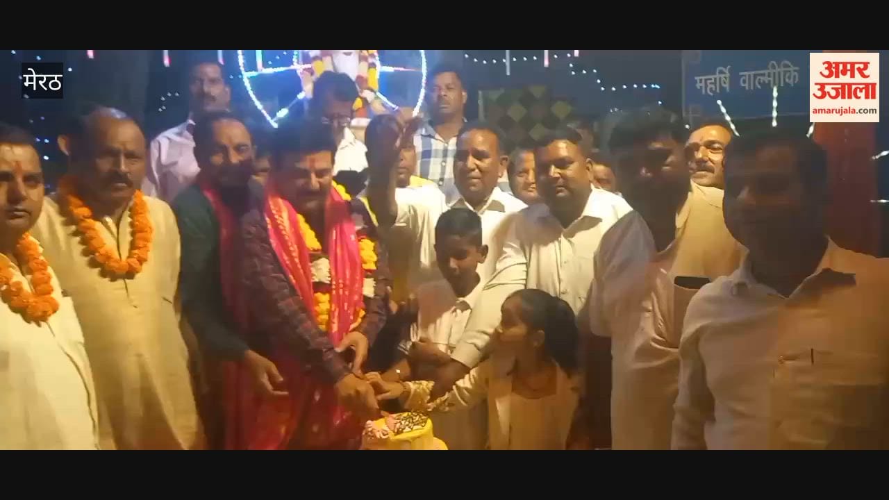 Cake cut on the eve of Bhagwan Maharshi Valmiki Jayanti