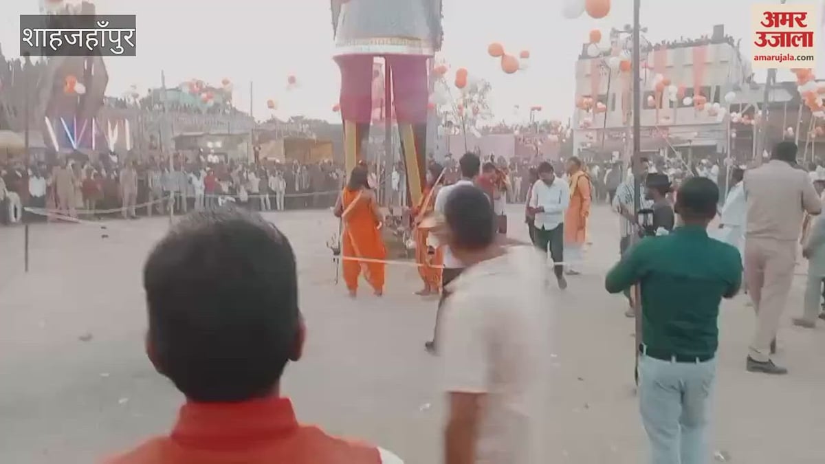 शाहजहांपुर: खुदागंज की रामलीला में रावण वध का मंचन, पुतला दहन पर गूंजे श्रीराम के जयकारे