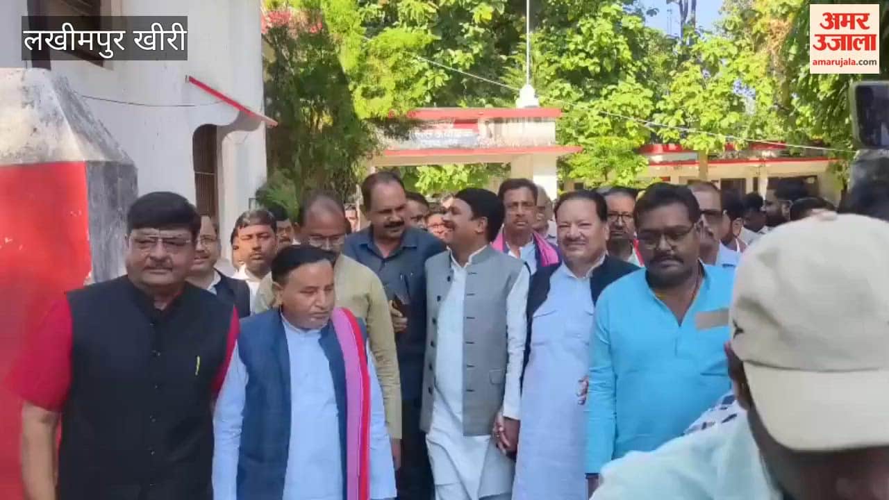 SP delegation meets SP in lakhimpur kheri