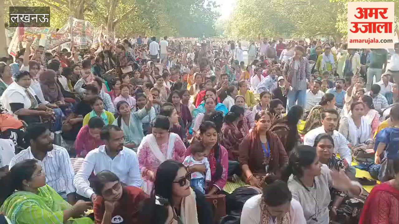 Community health officers staged protest at Lucknow Eco Garden to press for their demands