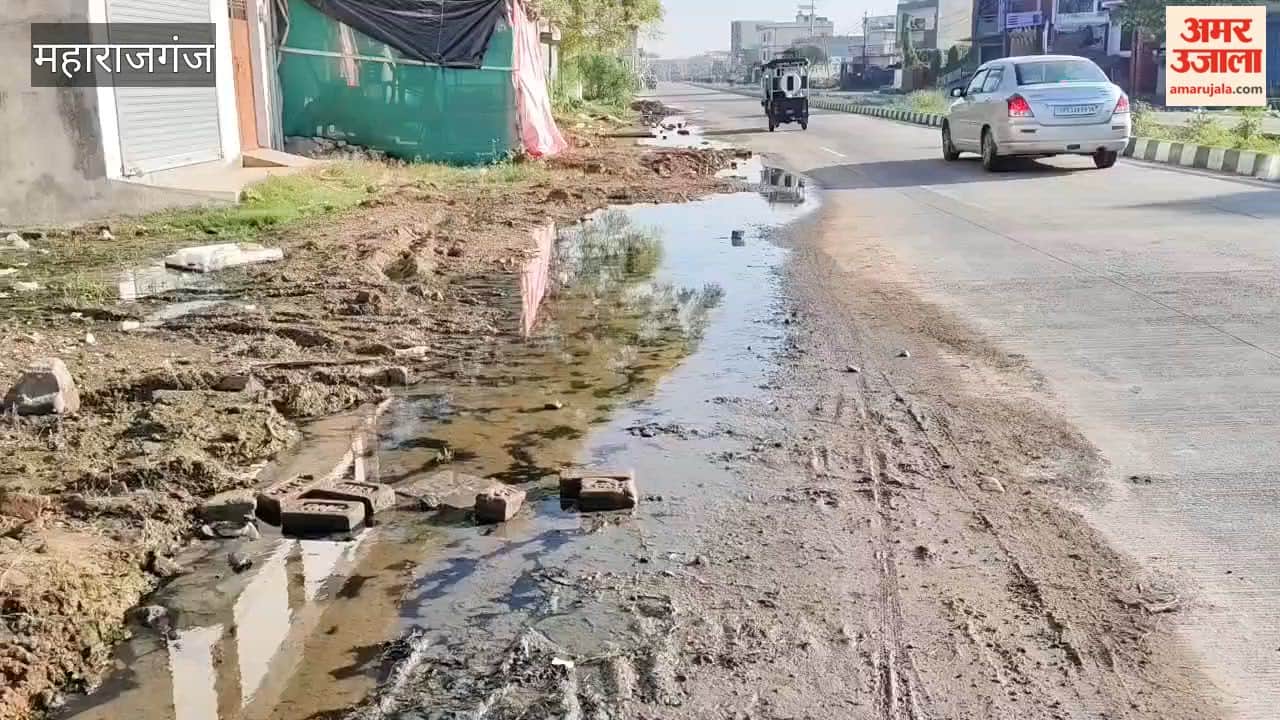 Dirty Drain Water Floods Par tawal-Gorakhpur Highway