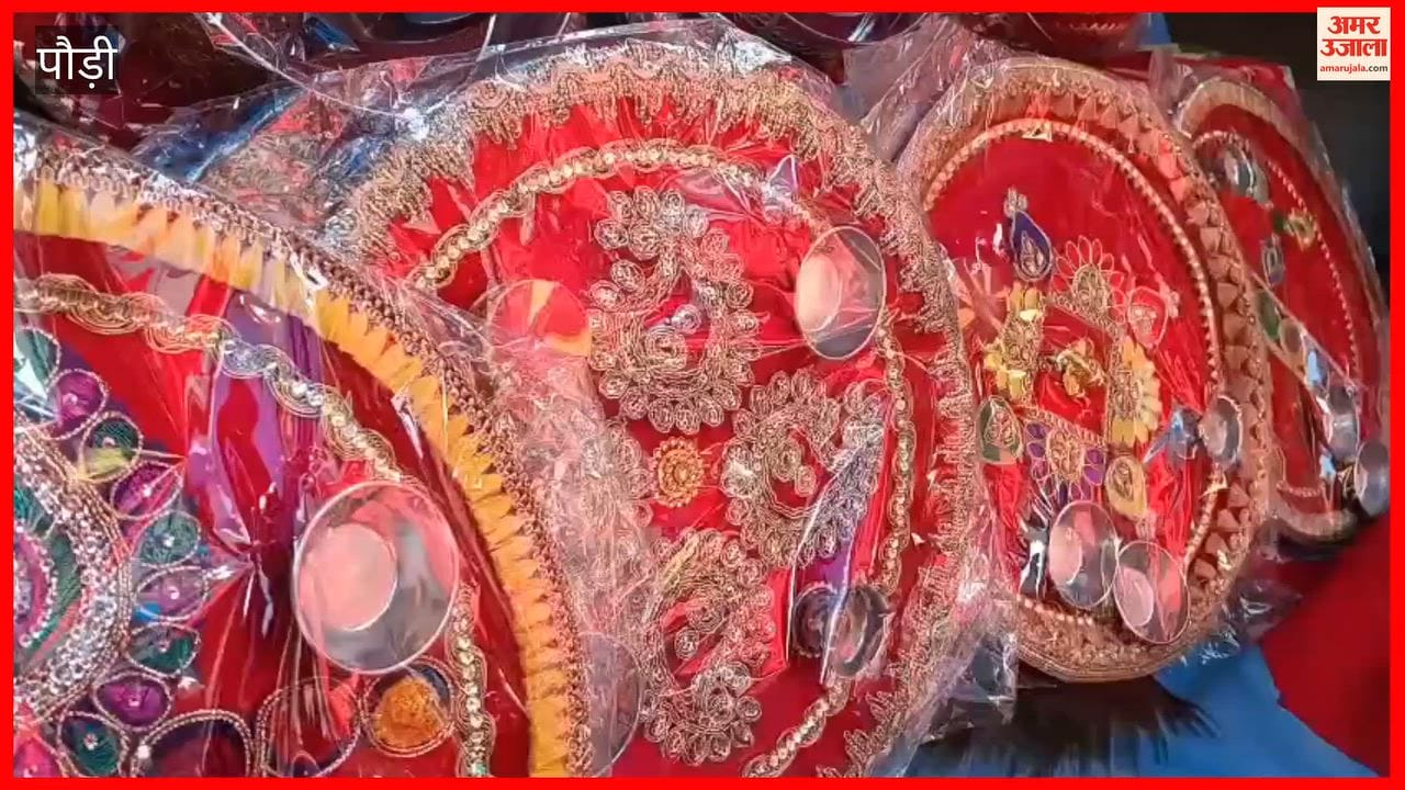 Srinagar: Markets bustle for Karwa Chauth; Kashmiri bangles in high demand