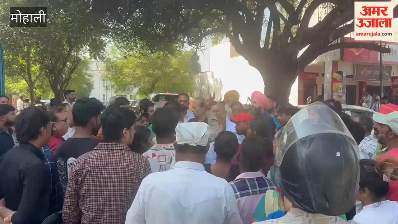 Dispute over setting up a street cart in the parking area at the Mohali Phase-7 market