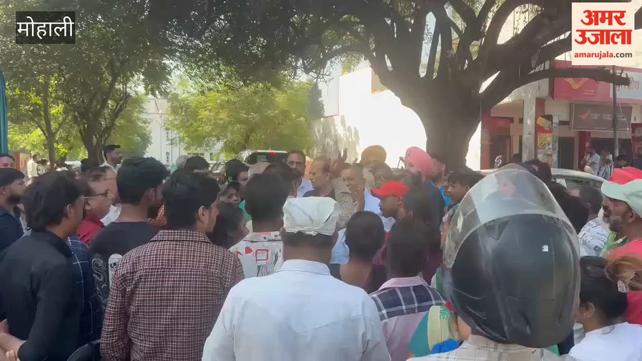 Dispute over setting up a street cart in the parking area at the Mohali Phase-7 market