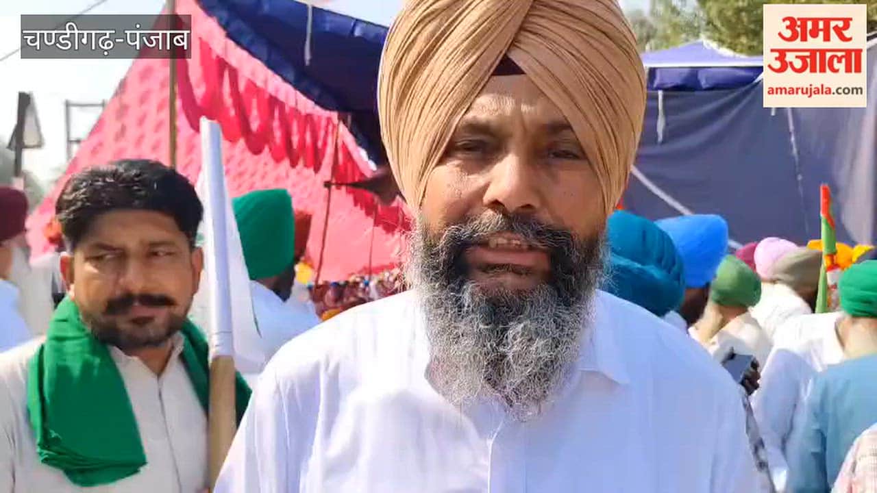 Farmers stage a protest against the new KCC policy, demanding the restoration of the old system