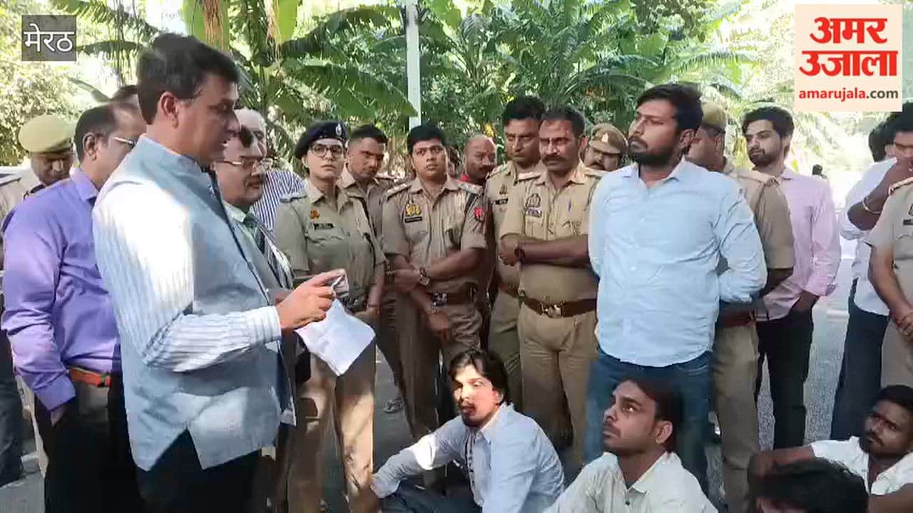 Students Protest at CCSU in Meerut Over Eight-Point Demands, Warn of Further Agitation