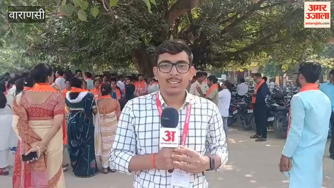 Angered by Kharge statement BJP workers staged vociferous protest in Varanasi