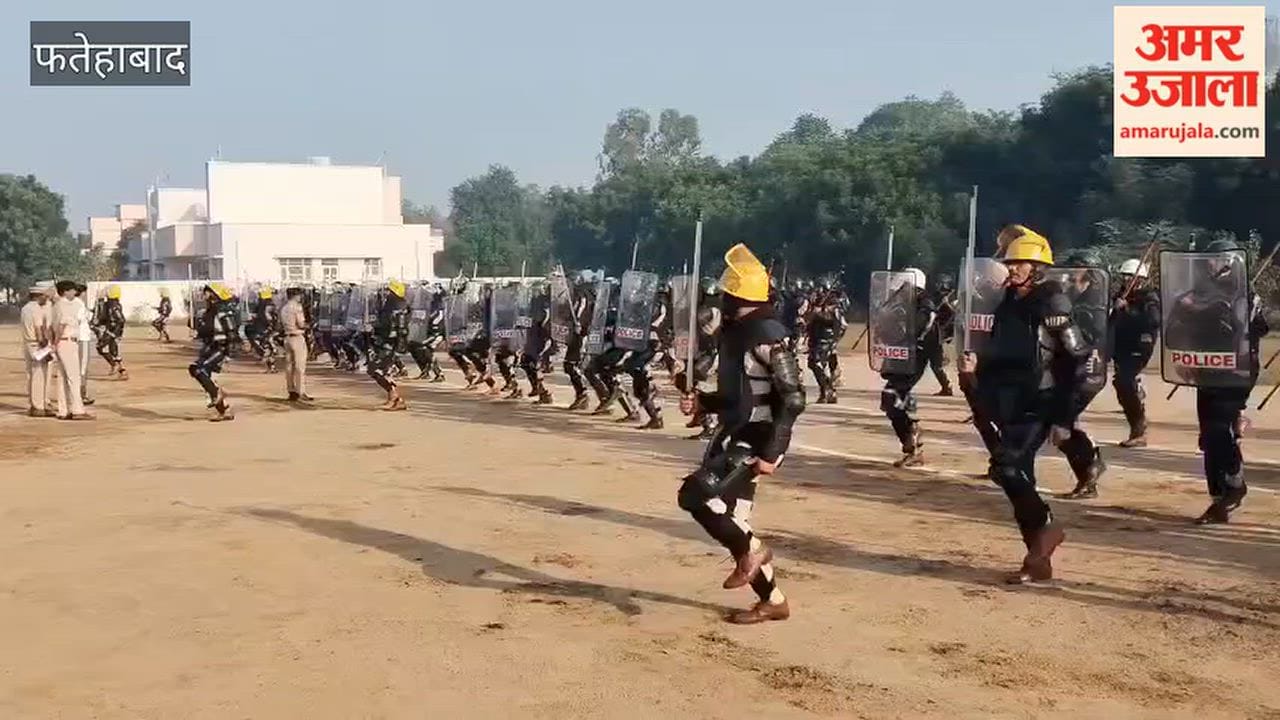 How to manage crowds during an emergency: Police personnel conduct a drill using water cannons.