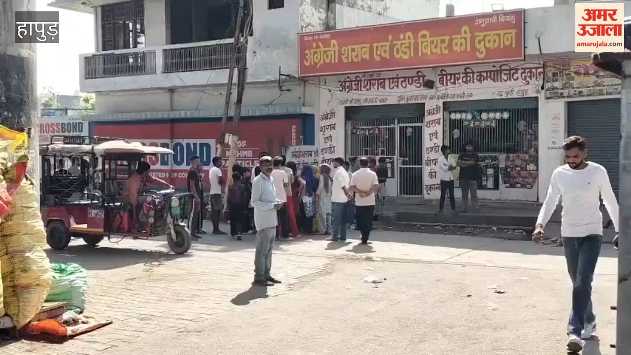 Women took to the streets demanding the closure of a liquor shop.