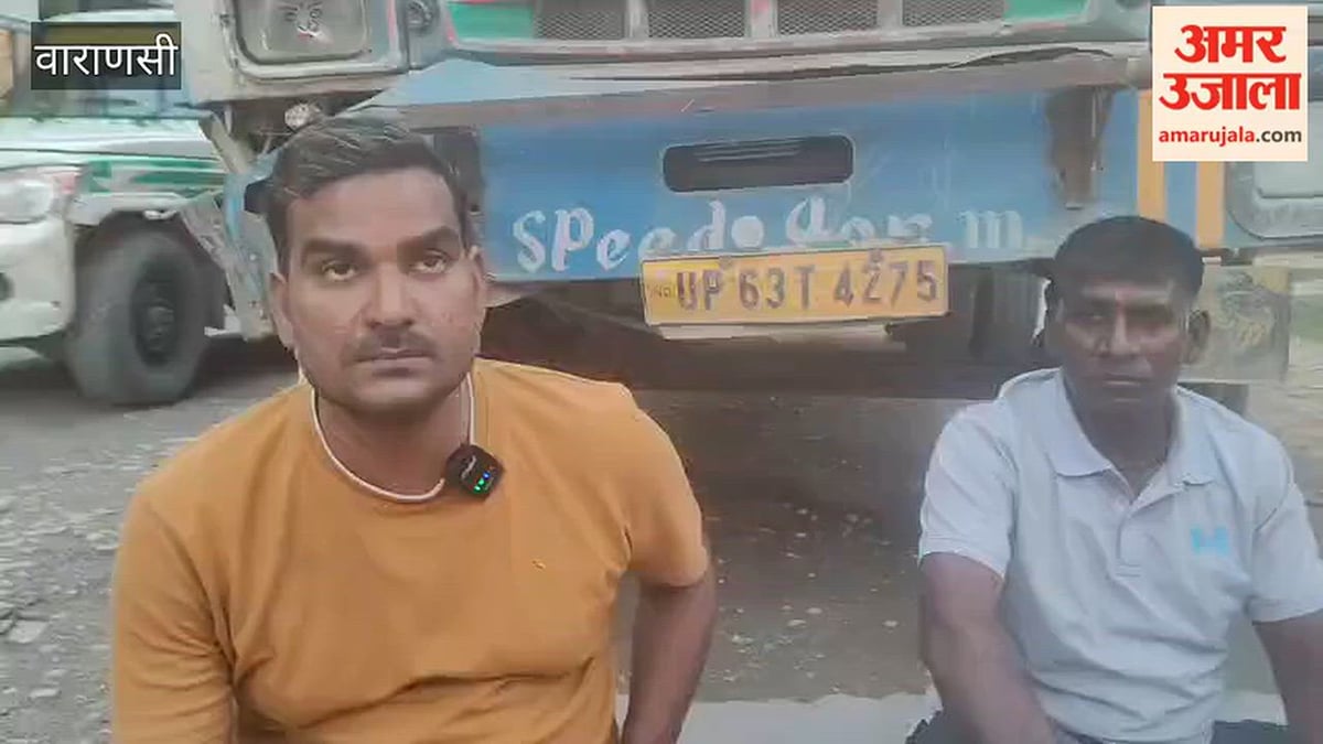 कूड़ा गाड़ी के सामने लेटकर सपा नेता ने किया विरोध, जताई नाराजगी; VIDEO