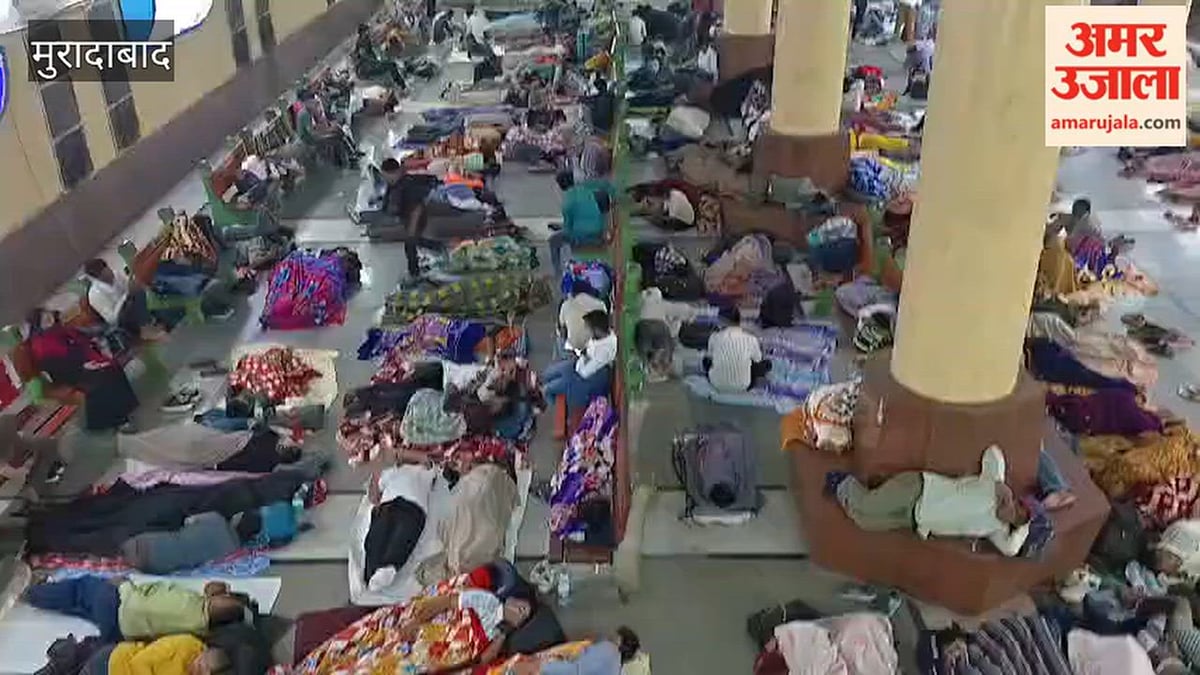 परीक्षा देने पहुंचे अभ्यर्थियों ने रेलवे स्टेशन पर गुजारी रात
