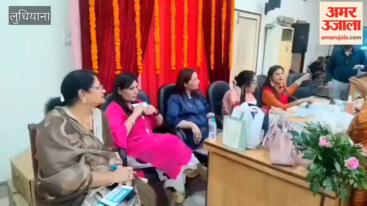 Women shopping at the Karva Chauth-Diwali fair organized by the Lakshmi Ladies Club